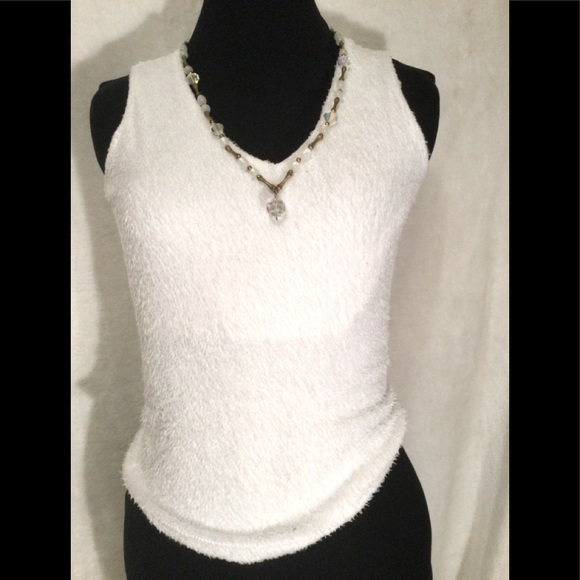 💥RETRO💥SHAGGY FURRY WHITE TOP - Picture 1 of 4